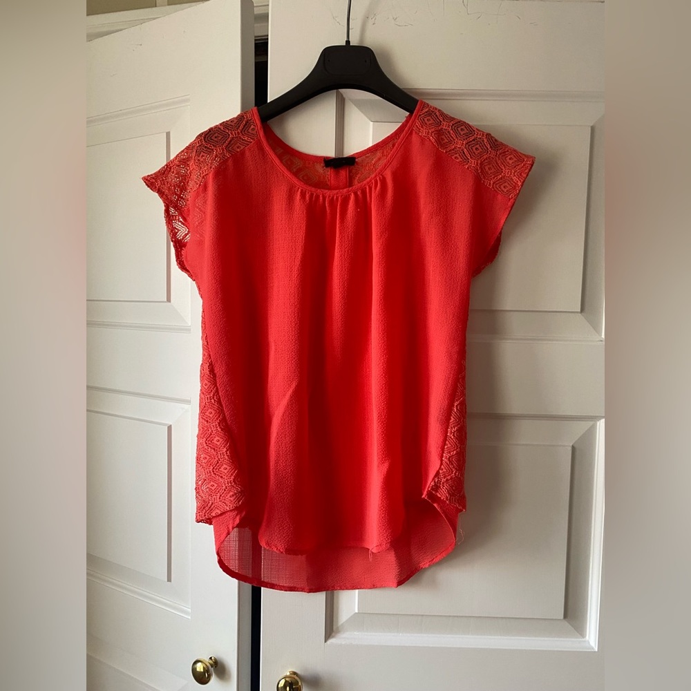 Coral top. Size M
